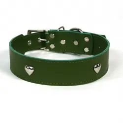 COLLAR DE PIEL VERDE CON  CORAZON